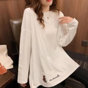 中长款t恤白色外套搭配什么裤子好看？__穿搭技