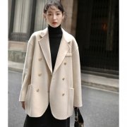 中长款品牌外套双面羊绒乳白色搭配什么裤子好