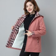 中长款女棉衣外套搭配什么裤子好看？__穿搭技巧