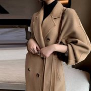 中长款女毛呢外套搭配什么裤子好看？__穿搭技巧