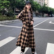 中长款格子连衣裙外套搭配什么裤子好看？__穿搭