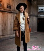 中长款毛衣下身外套搭配什么裤子好看？__穿搭技