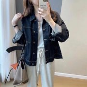 中长款牛仔外套裤子搭配什么裤子好看？__穿搭技