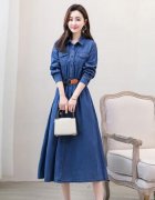中长款牛仔长袖连衣裙外套搭配什么裤子好看？