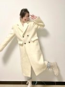 中长款白色毛呢外套搭配什么裤子好看？__穿搭技