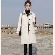 中长款韩版毛呢外套搭配什么裤子好看？__穿搭技