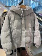 以纯冬季外套女装外套搭配什么裤子好看？__穿搭