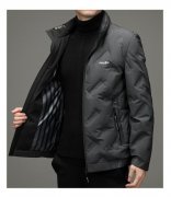 以纯男装合体羽绒外套搭配什么裤子好看？__穿搭