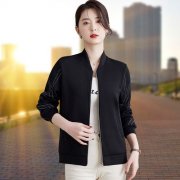 休闲夹克外套女春秋款搭配什么裤子好看？__穿搭