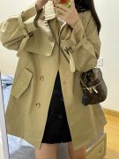 休闲女风衣外套搭配什么裤子好看？__穿搭技巧