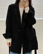 休闲女黑色西装外套搭配什么裤子好看？__穿搭技