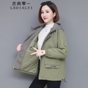 休闲宽松外套女装及搭配什么裤子好看？__穿搭技