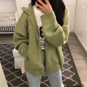 休闲宽松外套毛衣女搭配什么裤子好看？__穿搭技