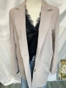 休闲小西服外套裤子搭配什么裤子好看？__穿搭技
