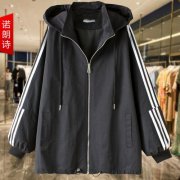 休闲带帽外套搭配什么裤子好看？__穿搭技巧__图