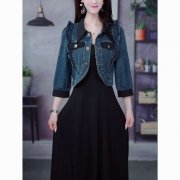 休闲牛仔长连衣裙外套搭配什么裤子好看？__穿搭