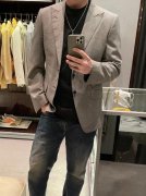 休闲西服外套牛仔裤搭配什么裤子好看？__穿搭技
