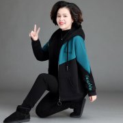 休闲运动女装冬装外套搭配什么裤子好看？__穿搭