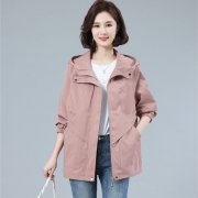 休闲风衣外套女款搭配什么裤子好看？__穿搭技巧
