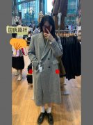优衣库毛呢外套搭配什么裤子好看？__穿搭技巧