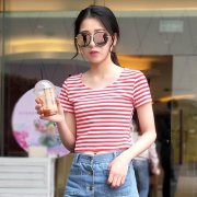 修身条纹短t外套搭配什么裤子好看？__穿搭技巧