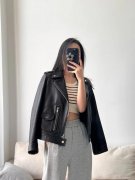 修身款机车皮衣外套搭配什么裤子好看？__穿搭技