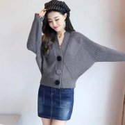 制作蝙蝠袖外套过程搭配什么裤子好看？__穿搭技