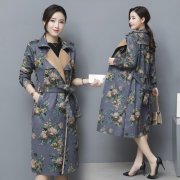 印花裙风衣短外套搭配什么裤子好看？__穿搭技巧