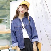 圆领浅色牛仔外套女搭配什么裤子好看？__穿搭技