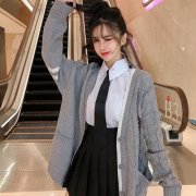 学生百褶秋外套搭配什么裤子好看？__穿搭技巧