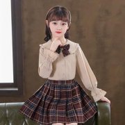 小学生外套连衣裙搭配什么裤子好看？__穿搭技巧