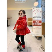 小学生红色冬季外套搭配什么裤子好看？__穿搭技