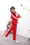 小学生红色运动外套搭配什么裤子好看？__穿搭技