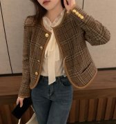 小香风呢子毛呢外套搭配什么裤子好看？__穿搭技