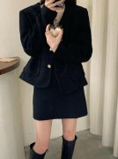 小香风超短小外套搭配什么裤子好看？__穿搭技巧