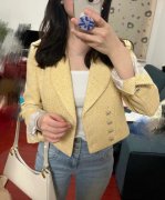 小香风黄色外套搭配什么裤子好看？__穿搭技巧