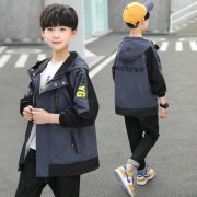 找十岁男孩外套风衣搭配什么裤子好看？__穿搭技
