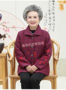 找老妈妈穿外套搭配什么裤子好看？__穿搭技巧
