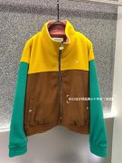 摇粒绒外套搭配什么裤子好看？__穿搭技巧__图片