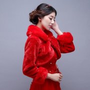 新娘红色礼服外套搭配什么裤子好看？__穿搭技巧