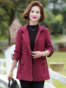 新款中老年秋装女装外套女搭配什么裤子好看？