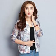 新款女士薄外套搭配什么裤子好看？__穿搭技巧