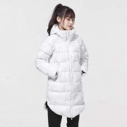 新款女装外套中长款羽绒服搭配什么裤子好看？