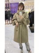 新款秋季外套批发搭配什么裤子好看？__穿搭技巧