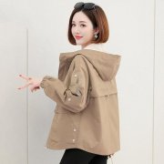 新款秋季外套短款女搭配什么裤子好看？__穿搭技