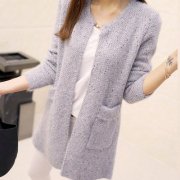 新款秋装女式外套毛衣批发搭配什么裤子好看？