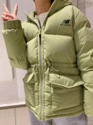 新百伦连帽外套搭配什么裤子好看？__穿搭技巧