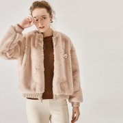 杏色皮草外套搭配什么裤子好看？__穿搭技巧__图