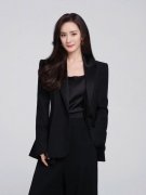 杨幂同款西装外套搭配什么裤子好看？__穿搭技巧