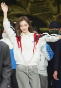 杨颖夹克外套搭配什么裤子好看？__穿搭技巧__图